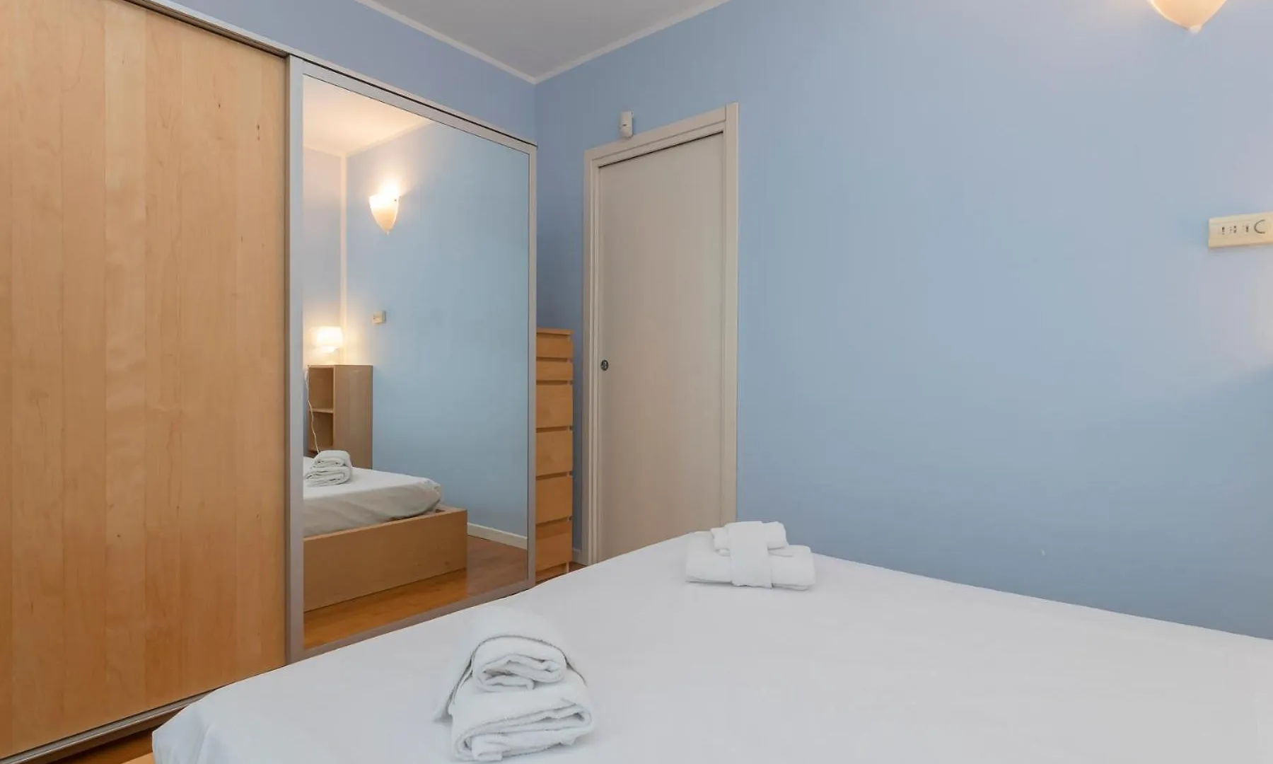Xenia Apartments - Spacious Three-Room Apartment 10 Min From Linate Milan