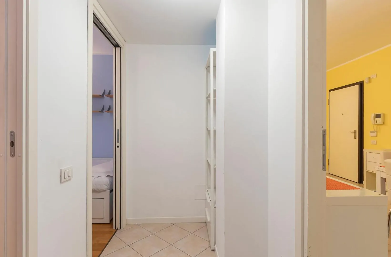 Xenia Apartments - Spacious Three-Room Apartment 10 Min From Linate Milan 0*,