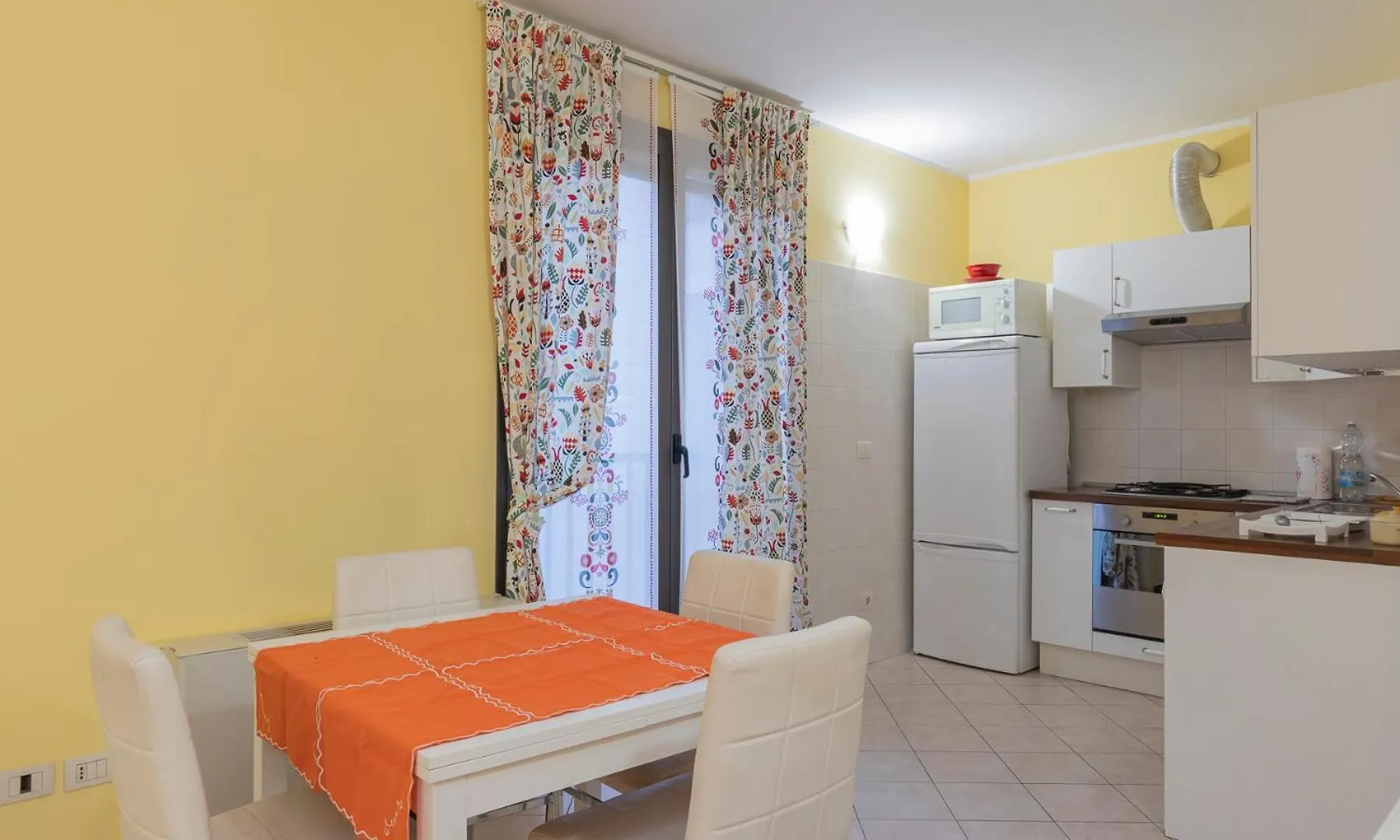 Xenia Apartments - Spacious Three-Room Apartment 10 Min From Linate Milan